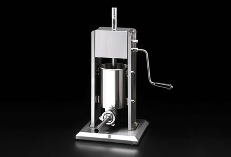 The sausage filler facilitates the filling of the casing during sausage production