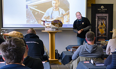 Dry Ager Academy Schinken-Seminar mit Ronny Paulusch Dry Ager Academy Schinken-Seminar mit Ronny Paulusch