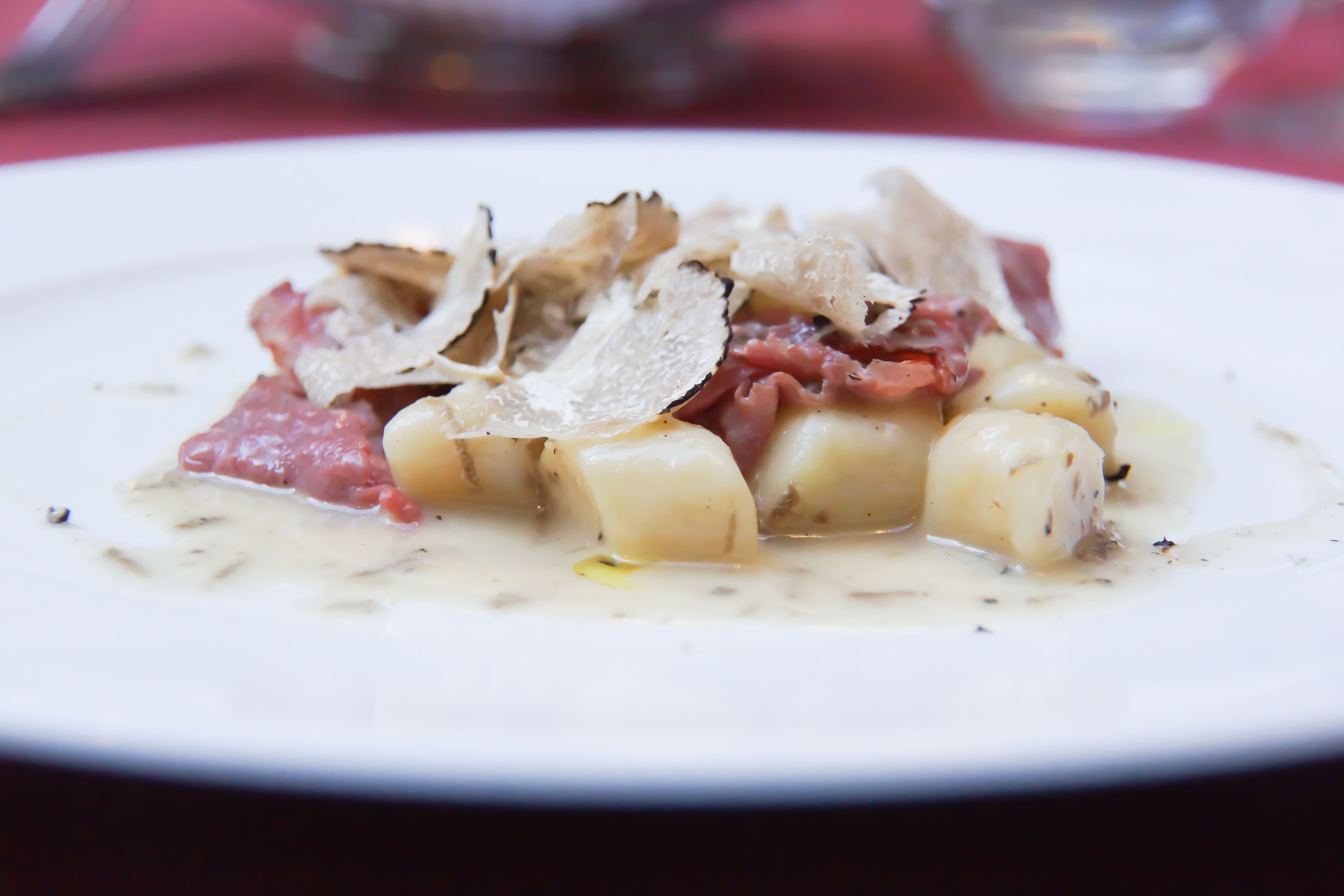 Trüffel-Gnocci mit Dry-Aged Filet-Streifen Trüffel-Gnocci mit Dry-Aged Filet-Streifen