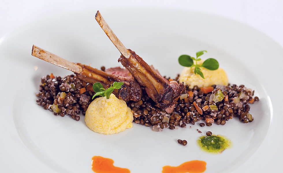 Dry Aged Lammkoteletts mit Linsensalat Dry Aged Lammkoteletts mit Linsensalat