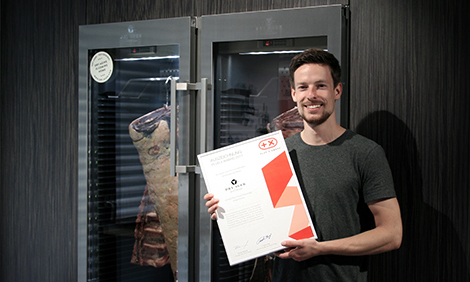 DRY AGER Marketing Manager Alexander Beck with distinction