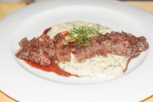 Dry-Aged Rinderfilet mit Rosmarin-Kartoffelpüree