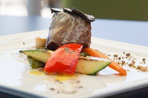 Dry-Aged Rinderfilet mit Grillgemüse und Trüffeln