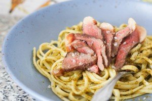 Spaghetti mit Basilikum Pesto und Dry-Aged Steak